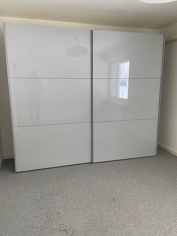 Pfister Armadi: Kleiderschrank Pfister Primo Moderano – Usato da Davos Dorf venduto da BenoitFichaux