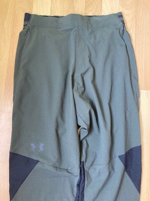 Pantaloni: Schöne Sporthose, Under Armour, M, neu – Nuovo (secondo la descrizione) da Cham venduto da I7I7 1