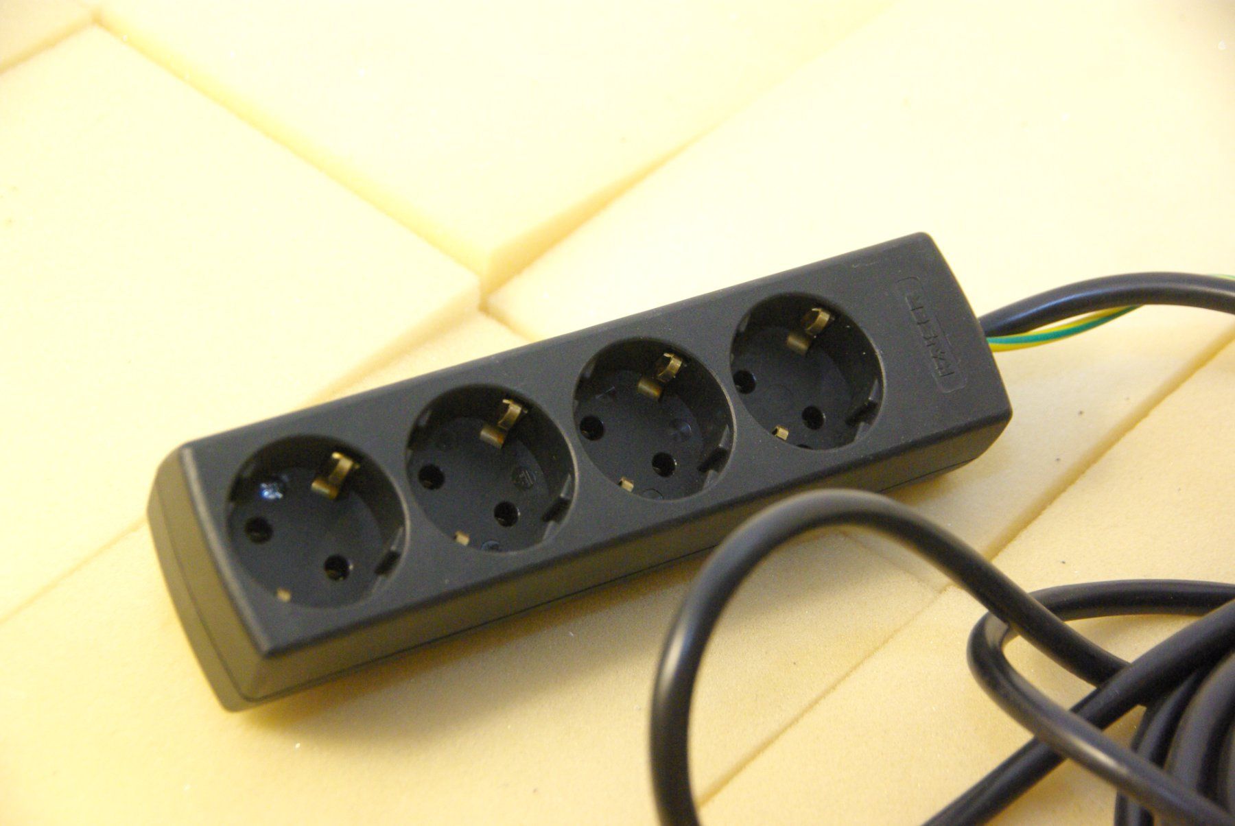 Stecker: Steckdosenleiste mit Schuko Dosen, schw. – Neu (gemäss Beschreibung) aus Herisau von Cevianer1844 1