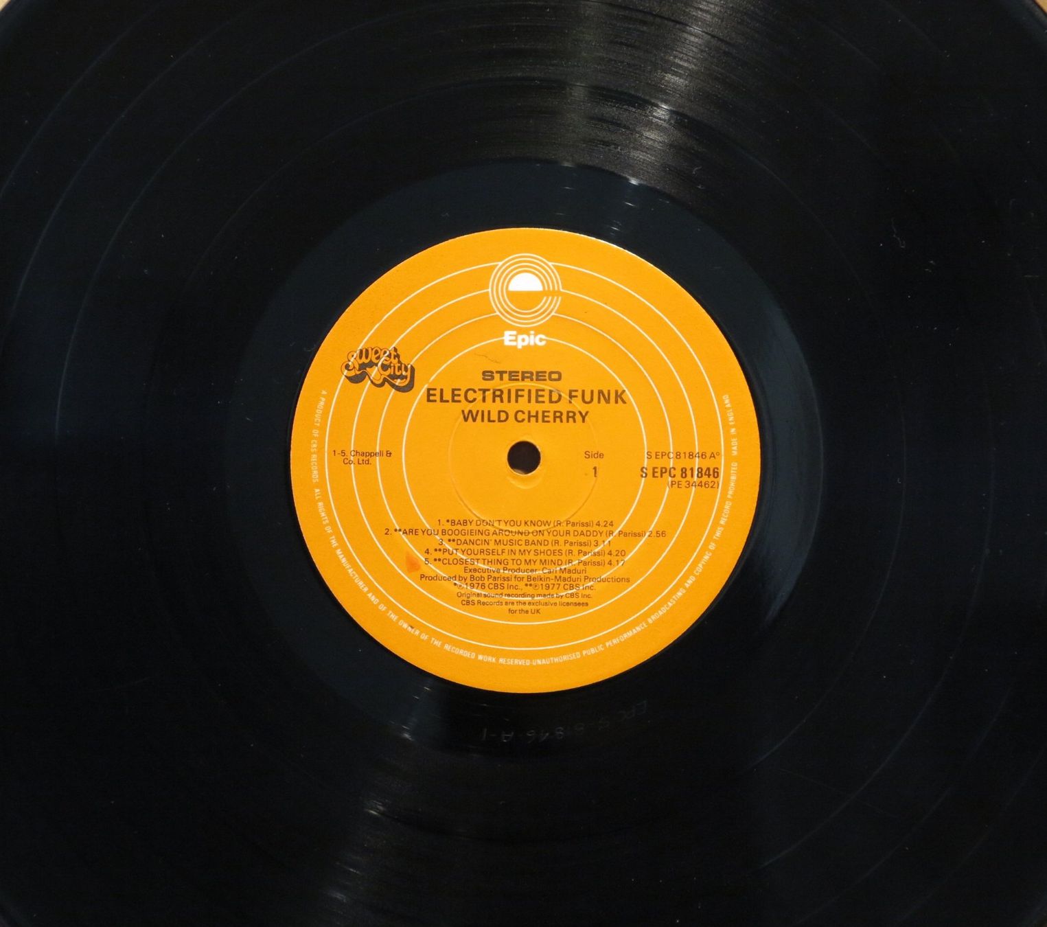Vinyles: Wild Cherry - Electrifield Funk – D'occasion à Zürich par Naim60 3