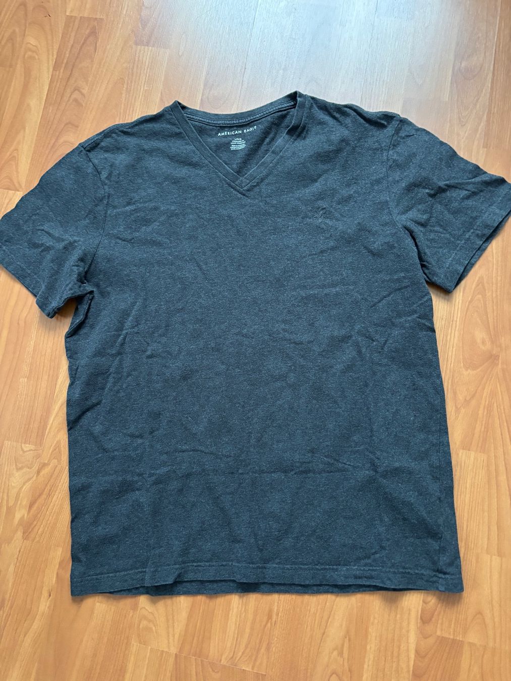 American Eagle T-shirt: T‘Shirt American Eagle L grau – Usato da Balsthal venduto da Uroby
