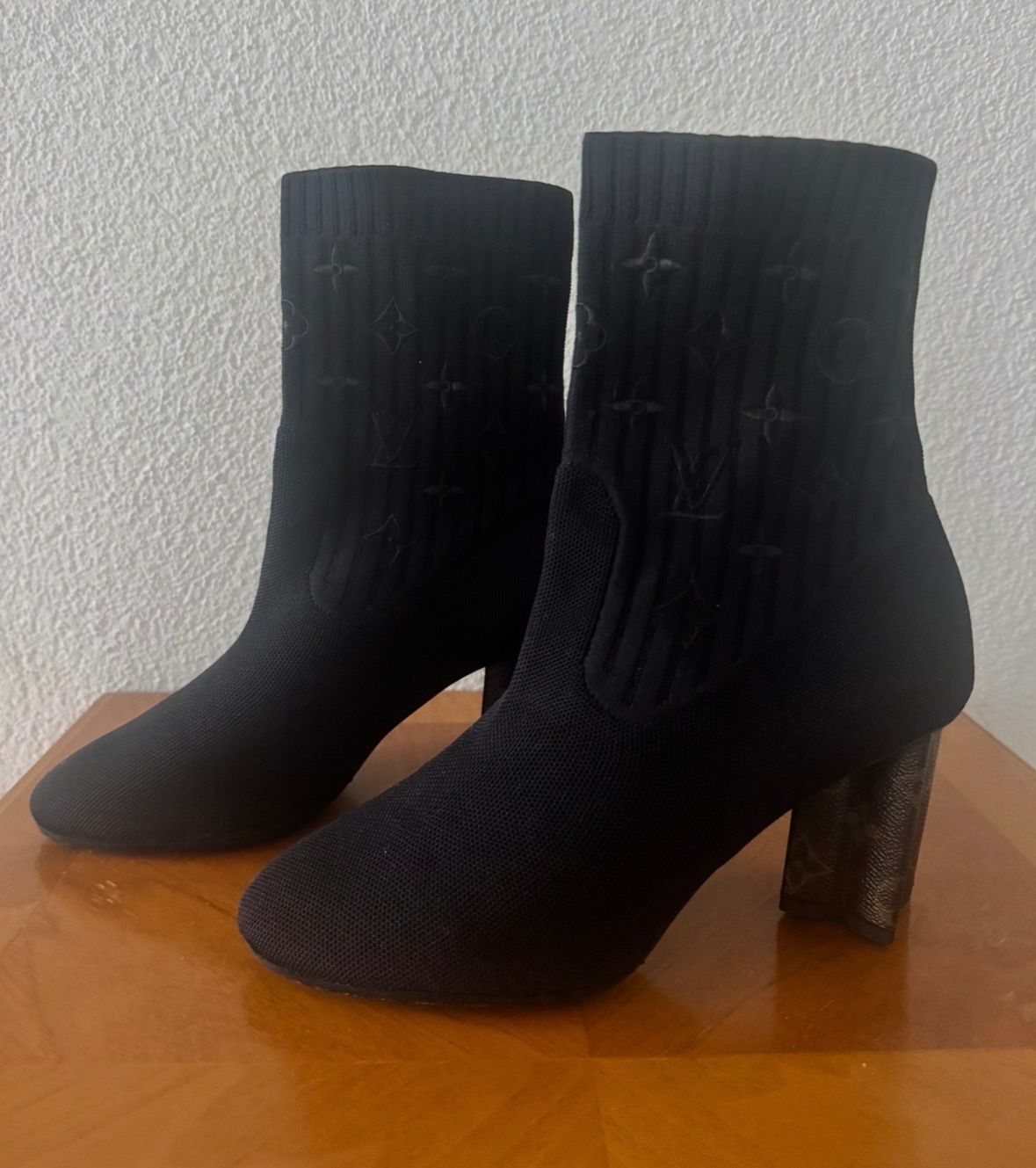 Louis Vuitton Chaussures femmes: Louis  Vuitton Silhouette Ankle Boot 39.5 – Neuf (Voir description) à Kilchberg ZH par atlanticpacific 2