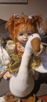 Porzellanpuppe mit Gans, Sammlerpuppe, Top Zustand!