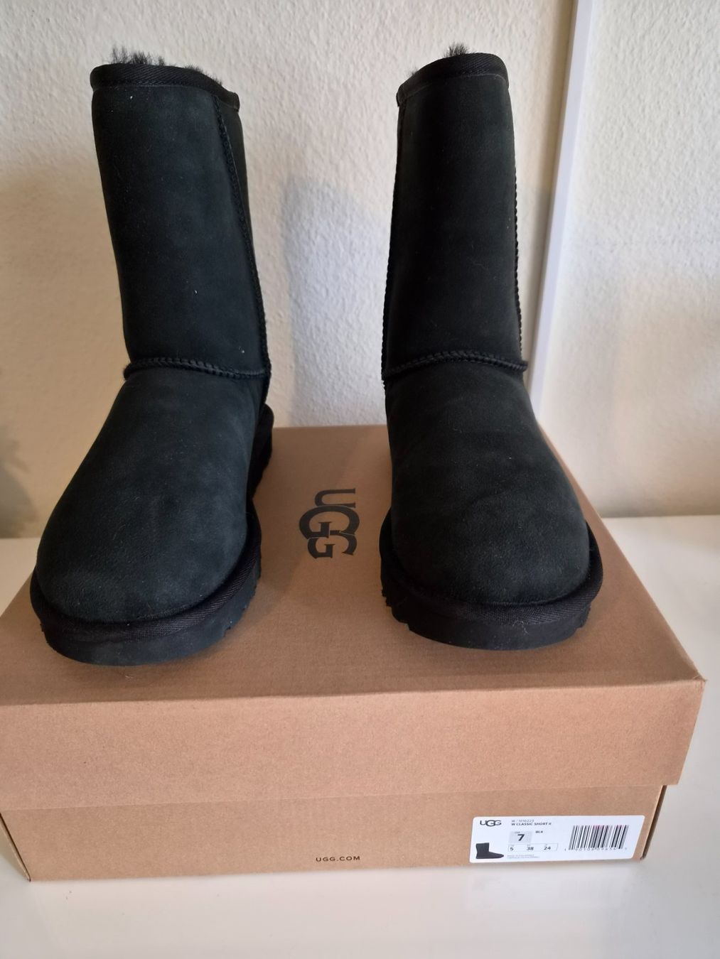 Ugg Damenschuhe: UGG Boot Classic Short, Grösse 38 – Neu und originalverpackt aus Reinach BL von sunny2014