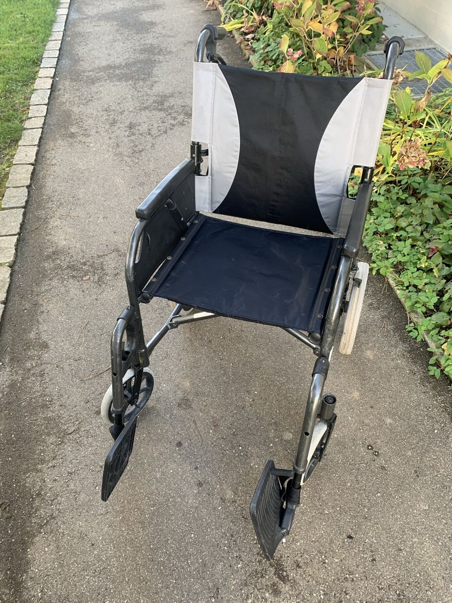 Ausili per la deambulazione: BREEZY Rollator – Usato da Gutenswil venduto da Bregenzer8610