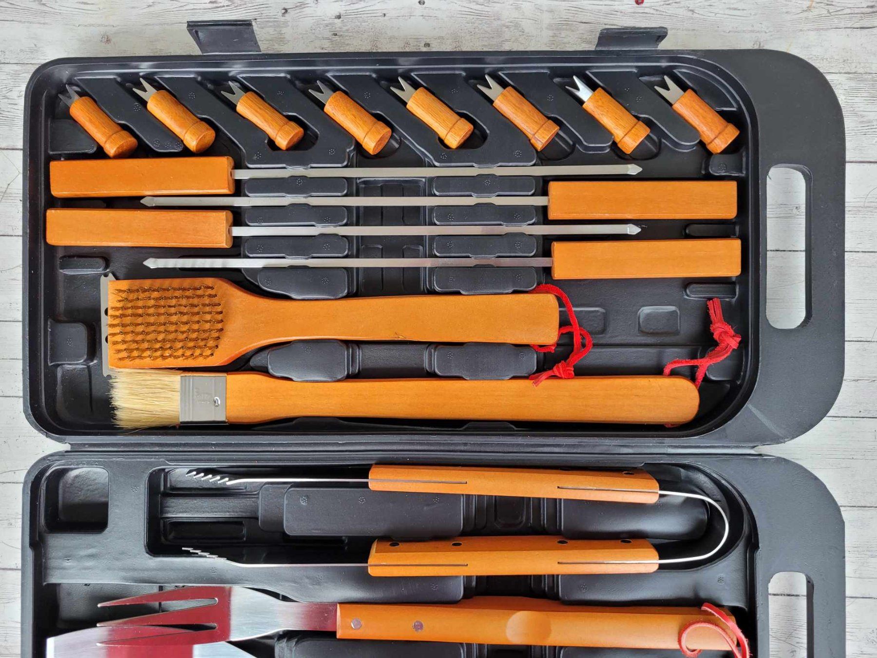 Set di posate: Neu Grillbesteck-Set, 18-tleilig – Nuovo e nell'imballaggio originale da Kehrsatz venduto da ba-ch 2