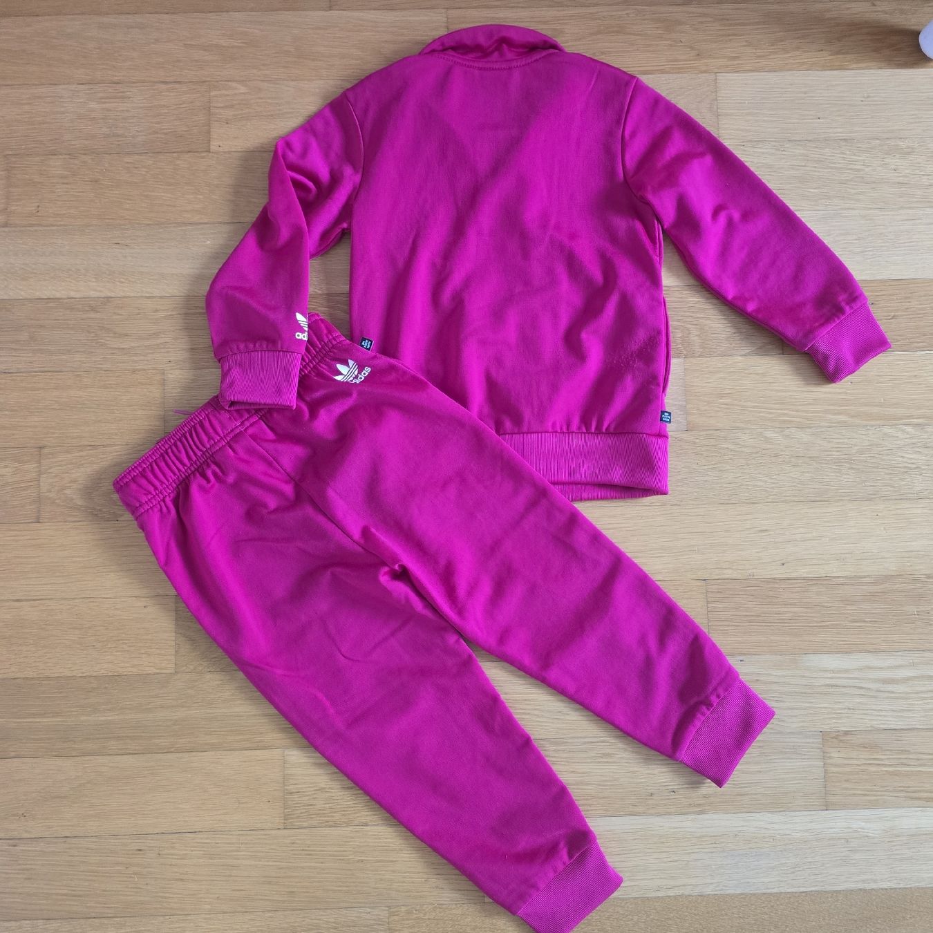 Lotti & Set di vestiti: Adidas 104 – Usato da Zug venduto da zebbra192 2