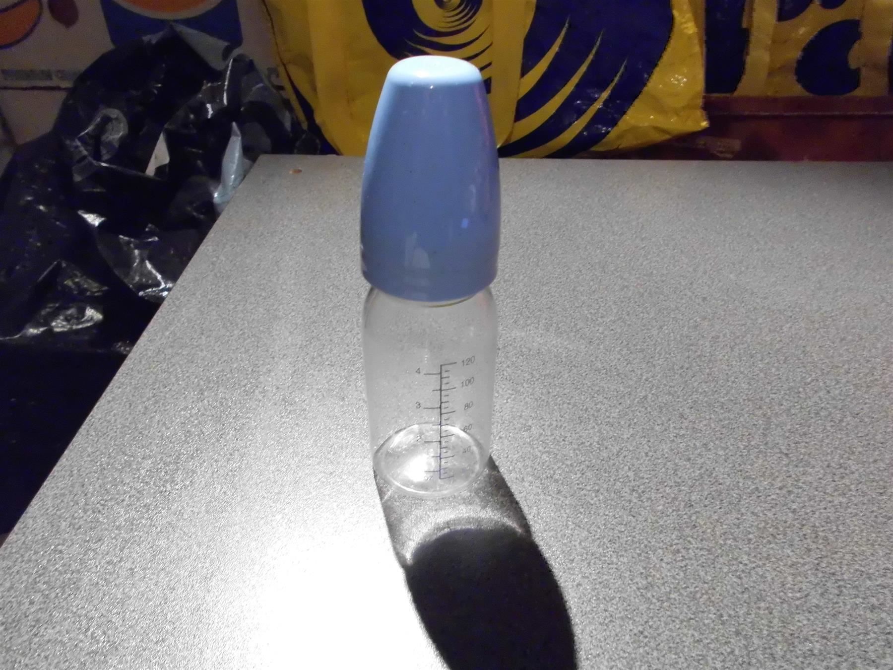 Pasti del neonato: Schoppen / Babyflasche, blauer Deckel – Usato da Zürich venduto da Motzkuh