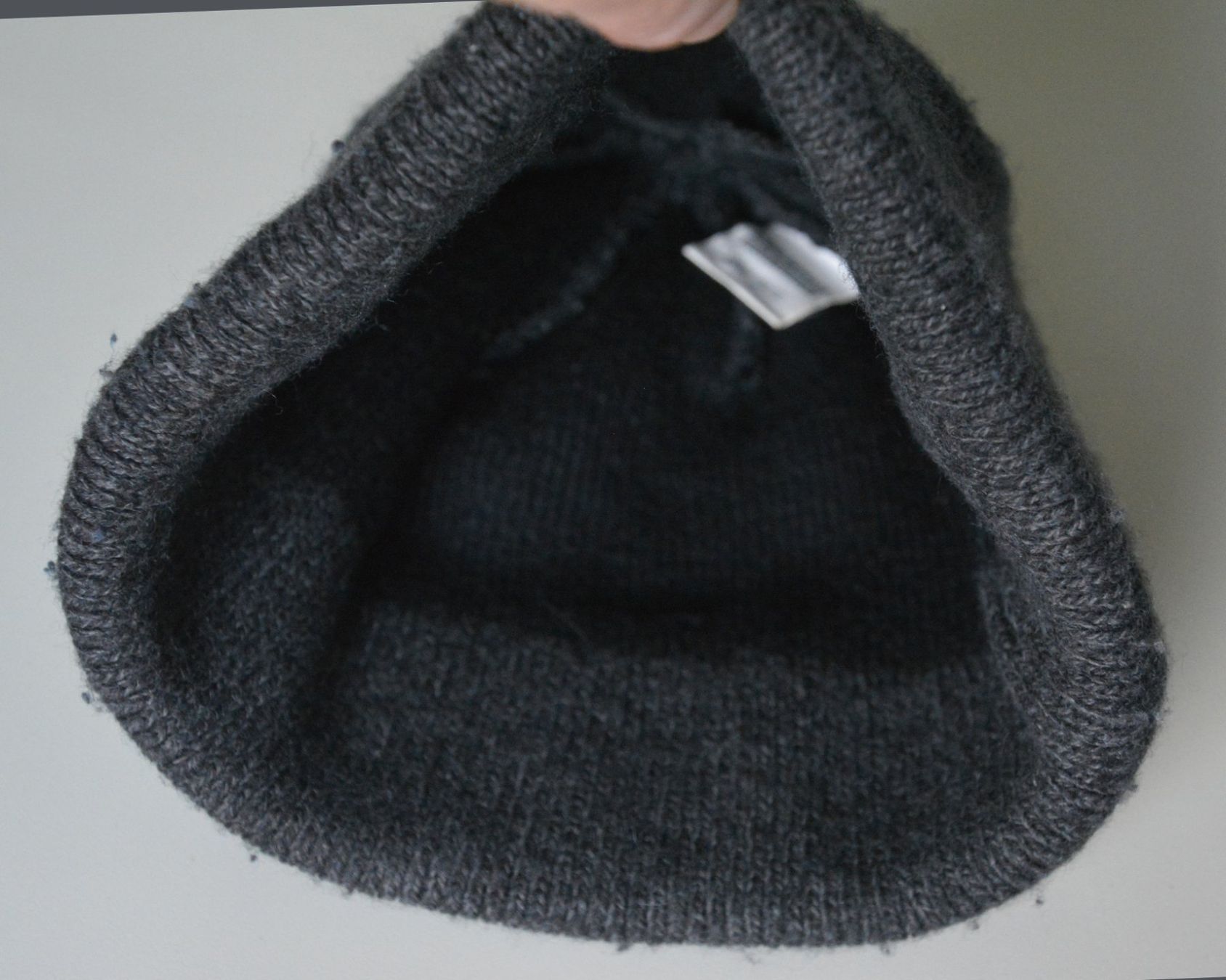 Hüte, Mützen & Caps: Anthrazit farbige Wintermütze / Kappe von Celsius – Gebraucht aus Niederhasli von littledrop 1