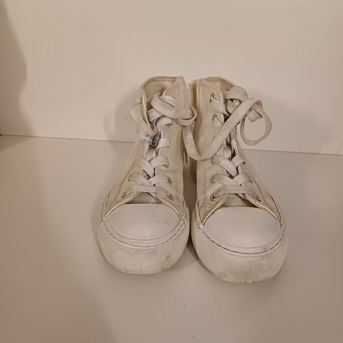 Schuhe für Mädchen: Baskets montantes blanches taille 35 bon état – Gebraucht aus Villeneuve VD von vog_yc5s 2