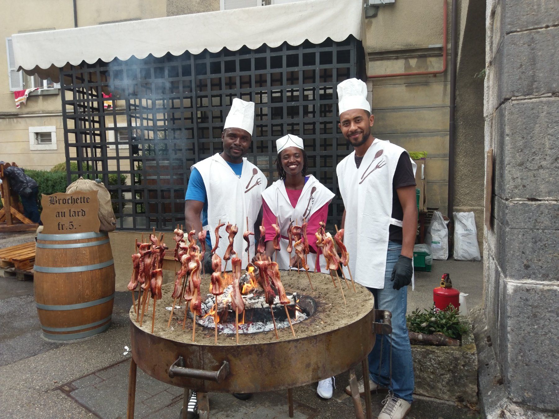 Grills: Grosser Grill Fleischspiesse Suya NEU – Neu und originalverpackt aus Biel/Bienne von AnikaNah 5