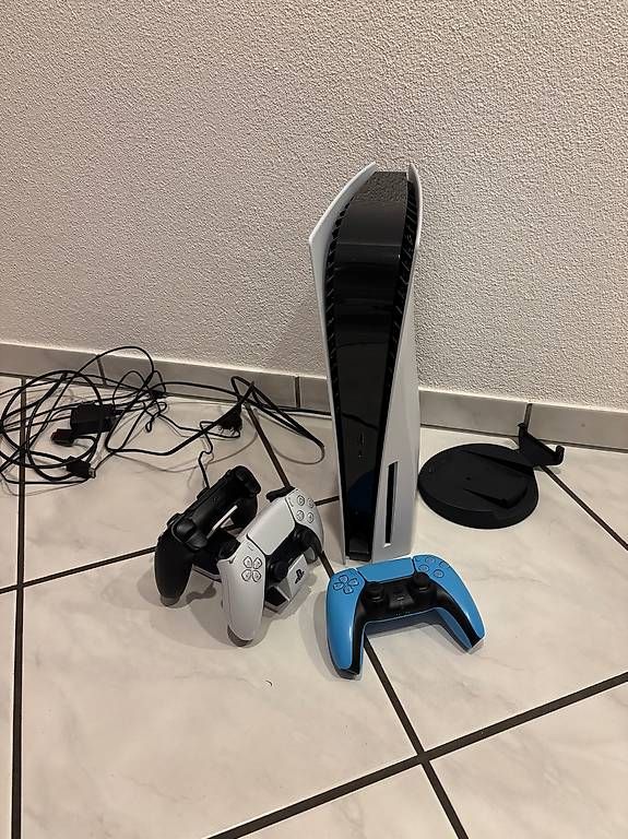 Consoles: Playstation 5 mit Disc – D'occasion à Bottighofen par FlorinT00 2
