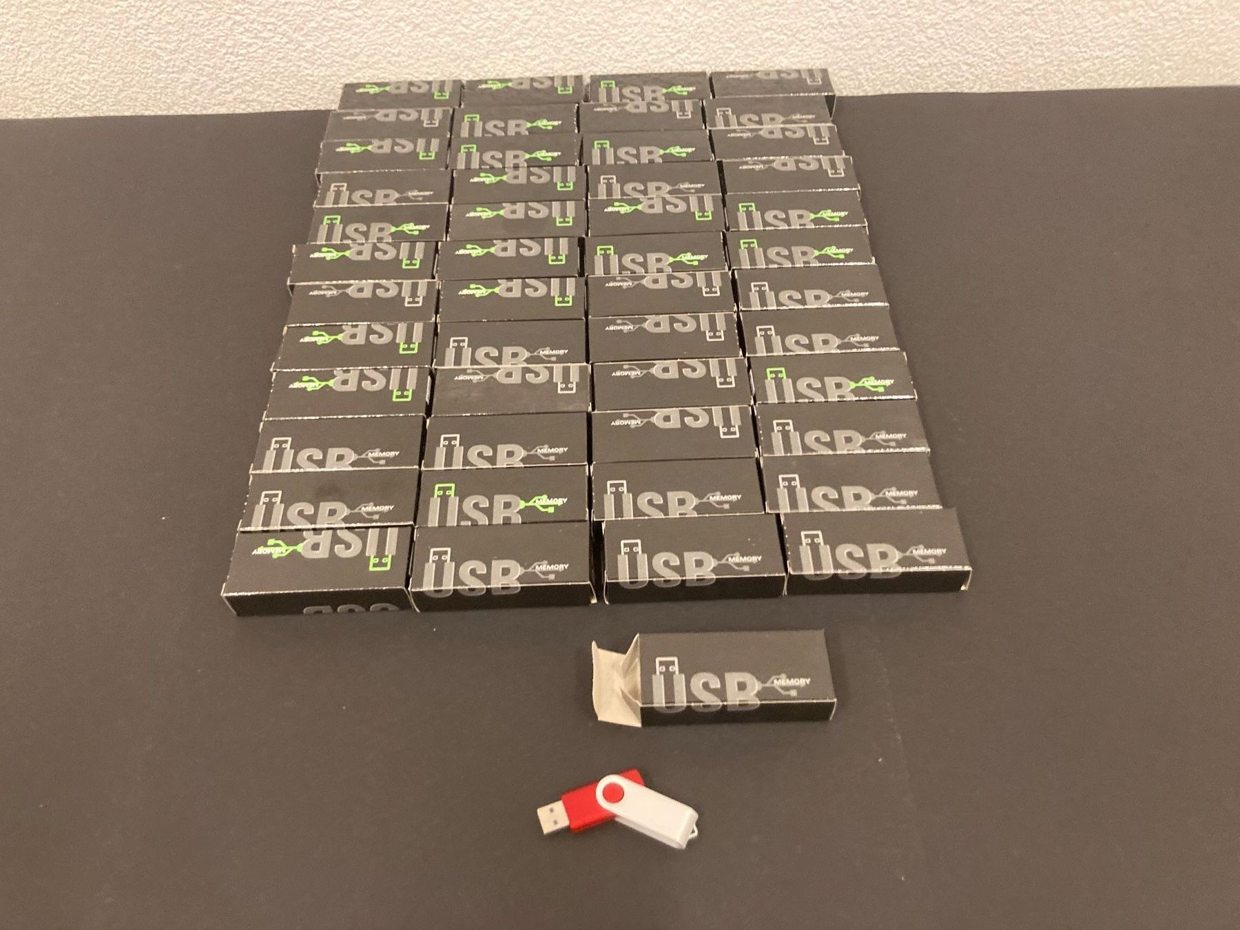 USB Sticks: USB Sticks 2GB, 49 Stück – Neu und originalverpackt aus Neuenhof von jorogo