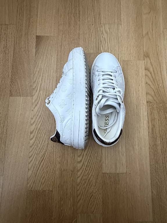 Damenschuhe: Sneaker Guess – Gebraucht aus Spiez von deborahsarahhh 2