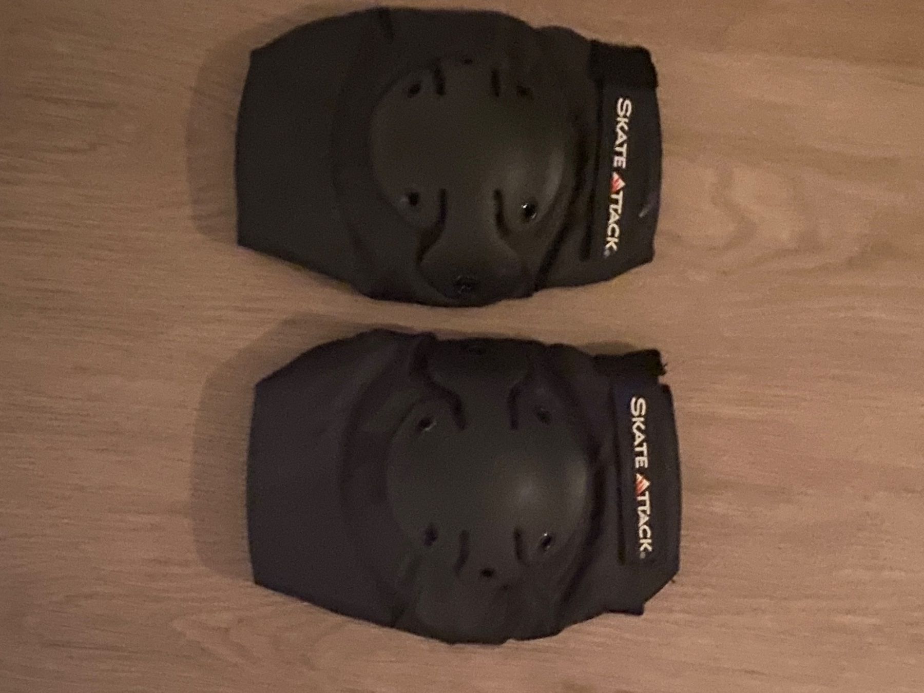Protezioni & Imbottiture: Schoner Set SKATE ATTACK Knie- und Ellenbogenschoner gebr... – Nuovo e nell'imballaggio originale da Langnau Am Albis venduto da shu_5ykw 1