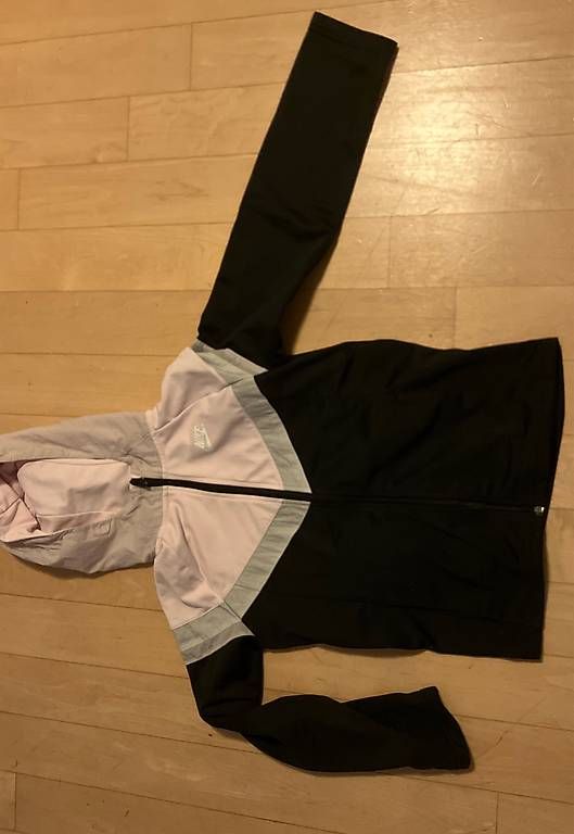 Nike Pantaloni: Zweiteiliger Nike Trainer Gr. 146-152 – Usato da Schwerzenbach venduto da lith7 3