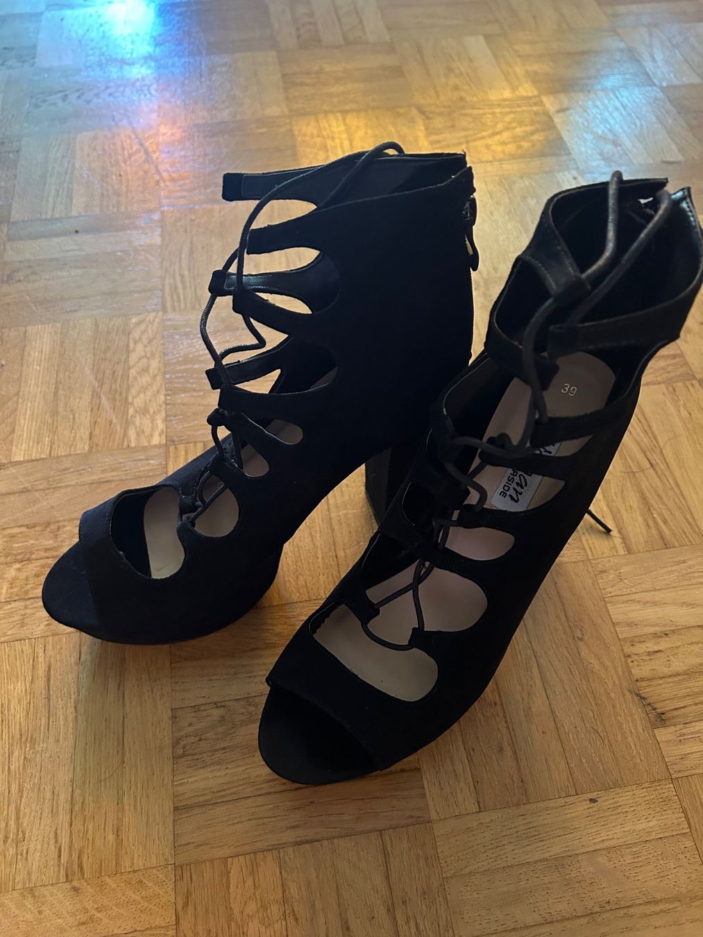 Scarpe da donna: schwarze High Heels – Nuovo (secondo la descrizione) da Zürich venduto da alv_pqz2