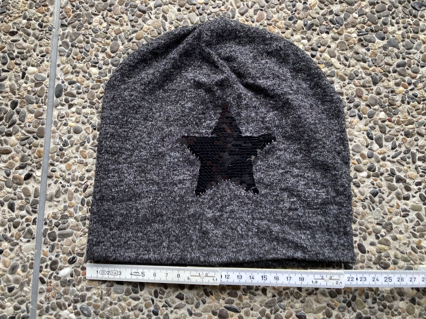 Altro abbigliamento per bambino: Mütze / Beanie mit Wendepailletten – Usato da Aetingen venduto da Nadinsky 1