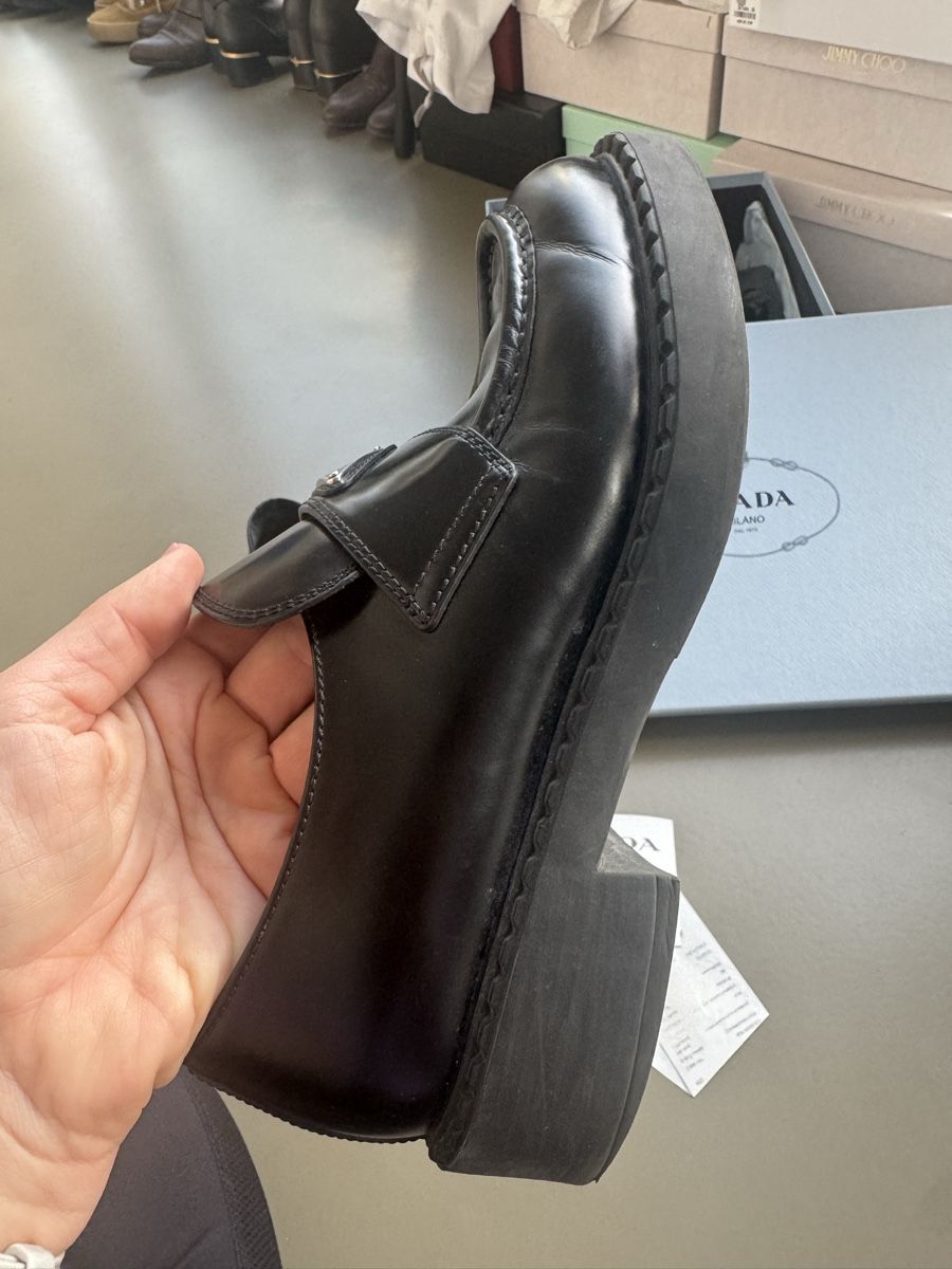 Prada Scarpe da donna: PRADA Black Leather Loafers – Usato da Zürich venduto da alieacelina 1