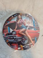 Metallschild Frau in Werkstatt Rund 20cm Vintage / Bild
