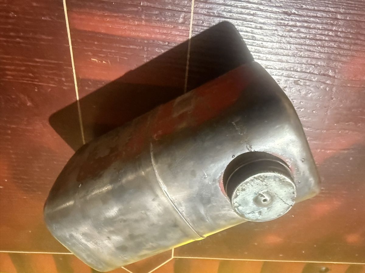 Sonstiges Fahrzeugzubehör: Aebi-Benzintank – Gebraucht aus Horriwil von Carrera68 1