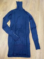 LABGER BLAUER ROLLKRAGENPULLI / ROTER V-AUSSCHNITT PULLI