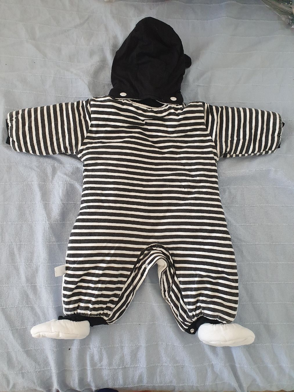 Lotti & Set di vestiti: Adorable combinaison bébé pingouin rayée - Taille 3-6mois – Usato da Neuchâtel venduto da viv_zf9x 2