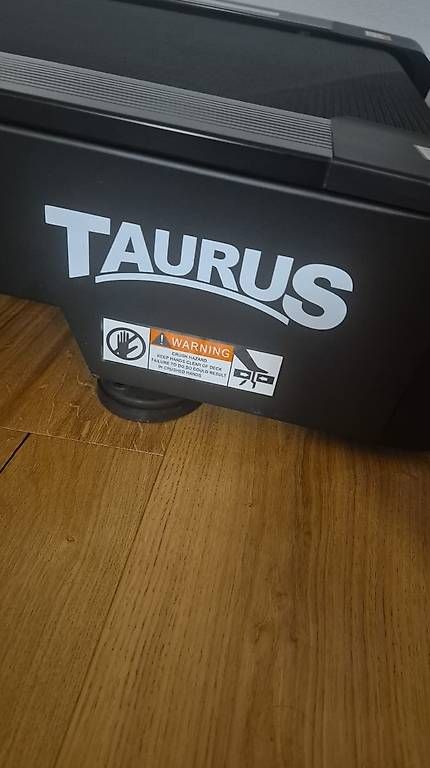 Taurus Hometrainer: Taurus T10.5 HD Pro Laufband – Usato da Rüttenen venduto da Knorli15 1