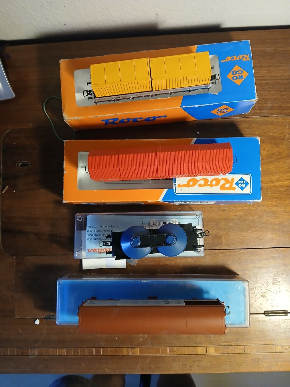 Roco Modelleisenbahnen: 2 Roco und 2 Electrotren Güterwagen – Gebraucht aus Luterbach von trixexpresso 3