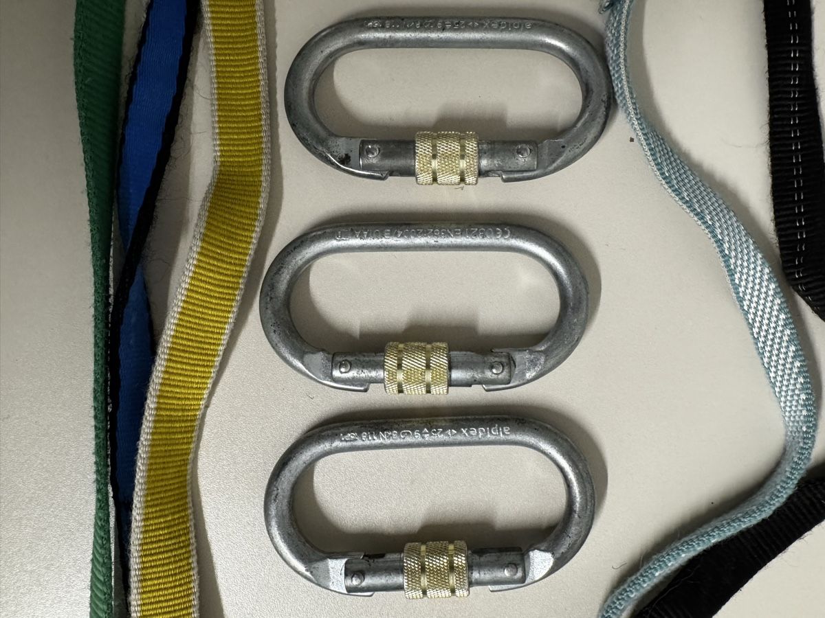 Kletterausrüstungen: Bandschlinge Klettergurt Karabiner 3 Stk. gebraucht – Gebraucht aus Zürich von Nobs1 1