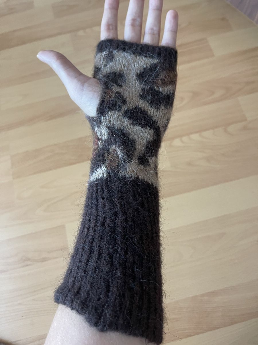 Guanti & manicotti: Gestrickte Armstulpen, Braun mit Animal Print – Nuovo (secondo la descrizione) da Horgen venduto da Ed0 1