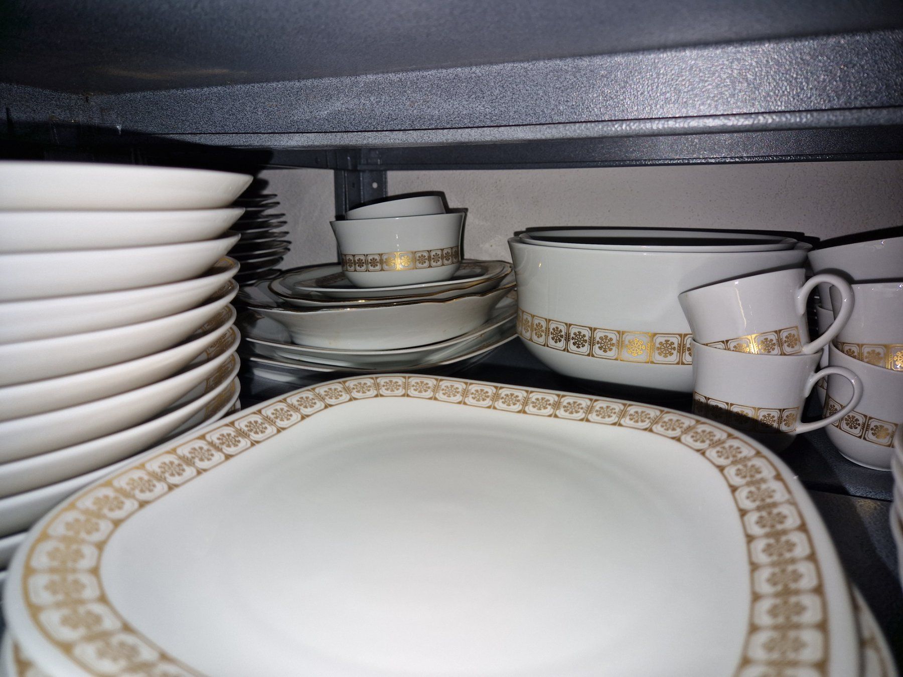 Set di piatti: Tafelservice Suisse Langenthal – Usato da Zürich venduto da Dana_71 7