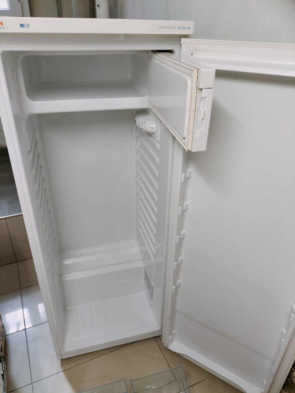 Frigoriferi: Kühlschrank von Novomatic – Usato da Langnau im Emmental venduto da Ramona910 2