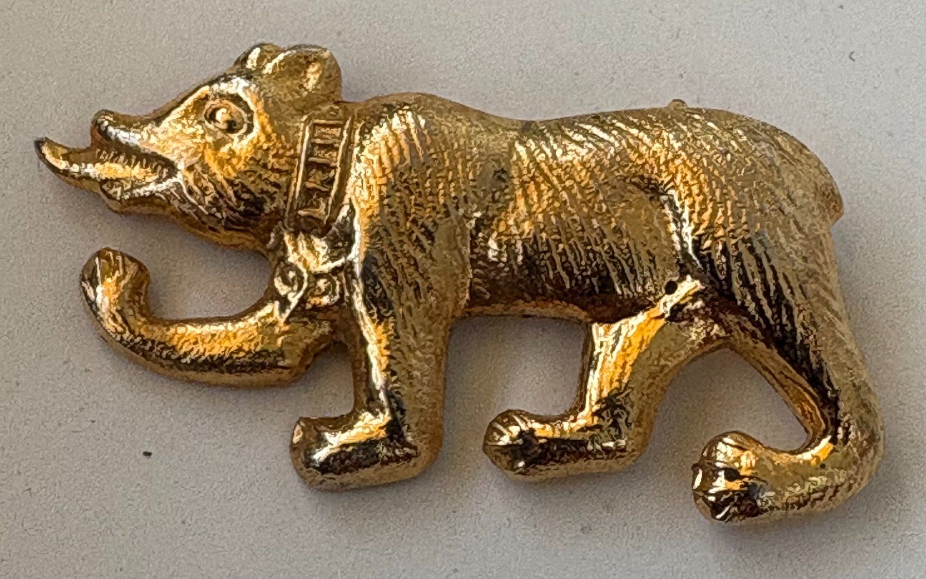 Placchette & Badge: ANSTECKNADEL GOLDENER BERNER BÄR – Usato da Ostermundigen venduto da wini63