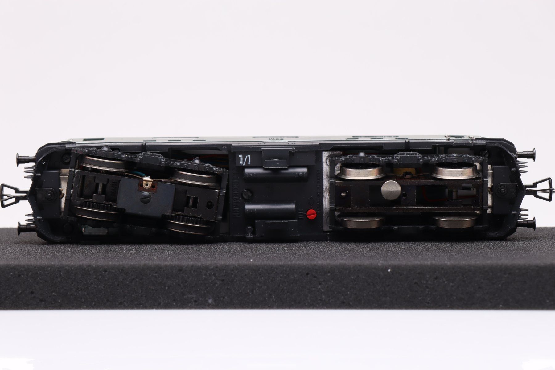 Fleischmann Modellini di ferrovie: Fleischmann 4340 SBB Re 4/4" grün DC, H0 – Usato da Ried (Muotathal) venduto da Modellbahn.swiss 3