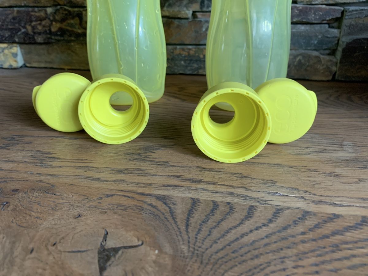 Tupperware Gourdes & Thermos: 2 Tupperware Trinkflaschen gelb. – D'occasion à Reichenbach im Kandertal par 2CV9 1