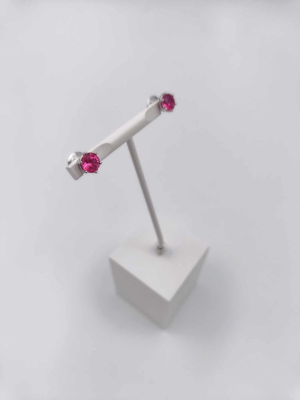 Gübelin Orecchini pendenti & Orecchini a lobo: GÜBELIN "CLASSIC GEMS" TURMALIN SOLITÄR OHRSTECKER – Nuovo (secondo la descrizione) da Luzern venduto da EdiGem 7