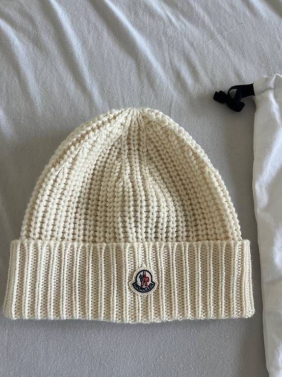 Moncler Chapeaux, bonnets & casquettes: Moncler Hat – D'occasion à Kollbrunn par bri_r8bt 2
