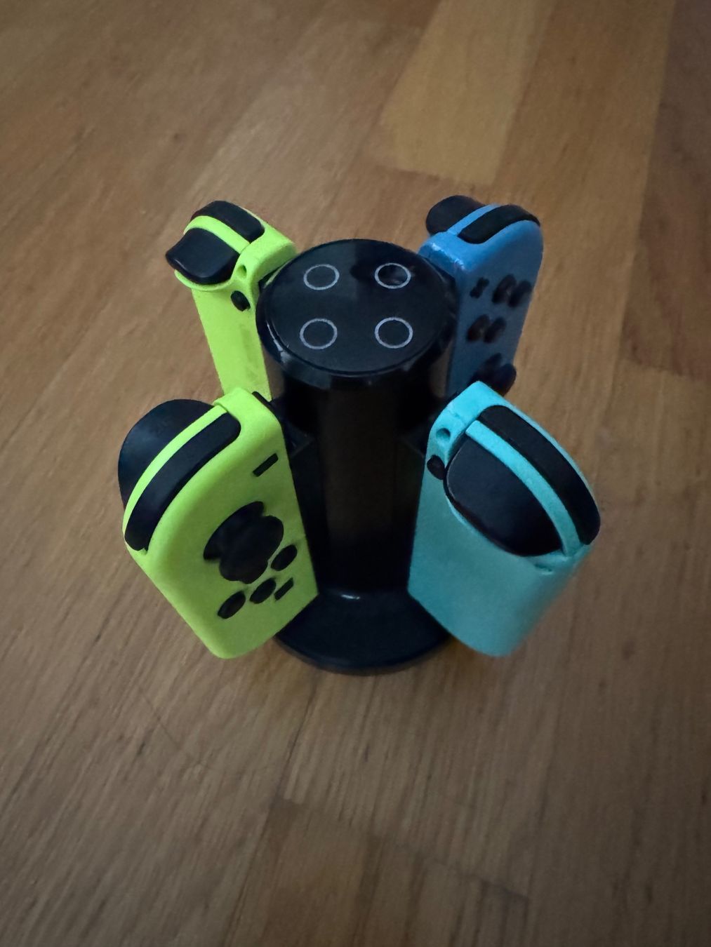 Nintendo Adattatori & Cavi: Nintendo Switch Joycons Ladestation – Usato da Zürich venduto da jabo22