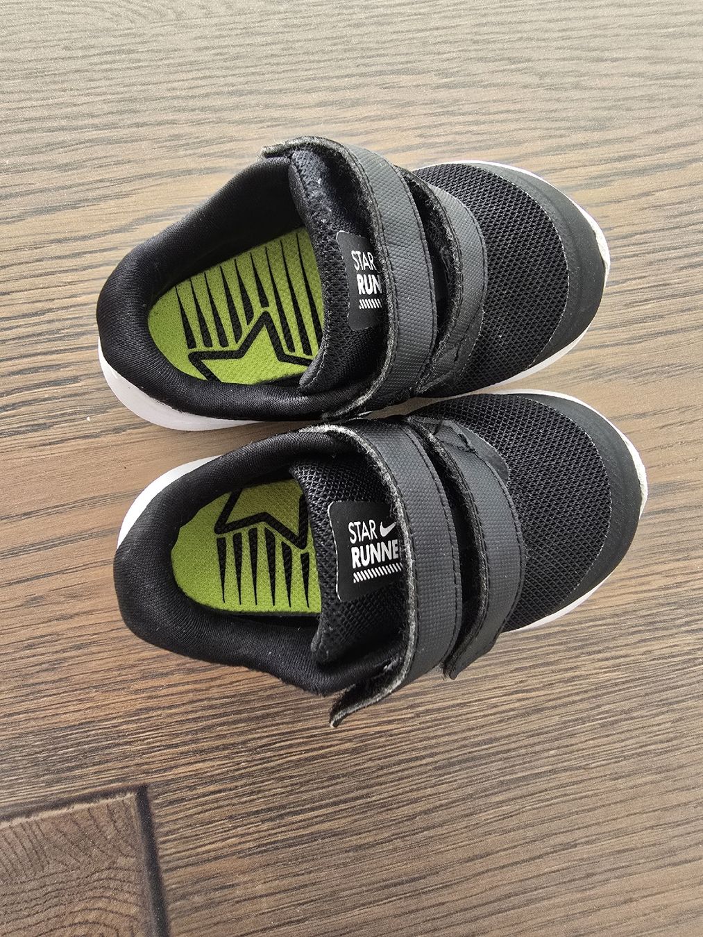 Nike Scarpe per ragazzi: Nike Star Runner Kinderschuhe, Gr. 21 – Usato da Dinhard venduto da shp_6dyb 2