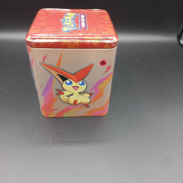 Pokémon Carte collezionabili: Pokemon Fire tin spada e scudo – Nuovo e nell'imballaggio originale da Lugano venduto da Simone8778 2