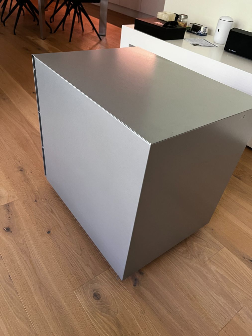 Eléments de bureau: Metall-Ladeblock auf Rollen – D'occasion à Dietikon par mfl_zyz6 5