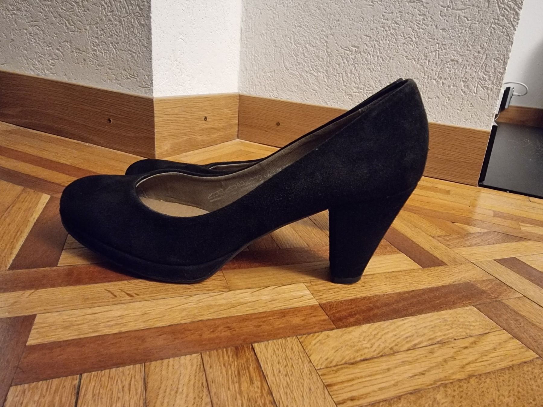 Scarpe da donna: Escarpins cuir noirs 38 – Usato da Veyrier venduto da Leilazizou