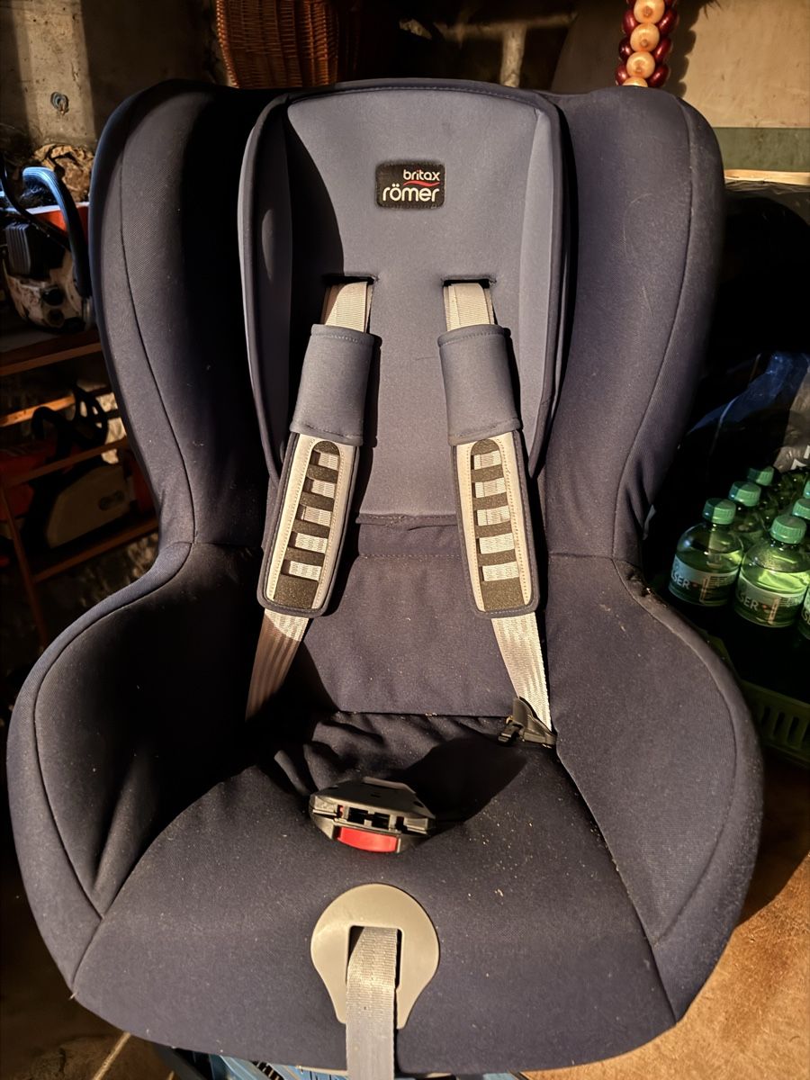 Britax Römer Seggiolini per auto: Römer duo Plus mit Isofix – Usato da Täuffelen venduto da jbu_7tbz