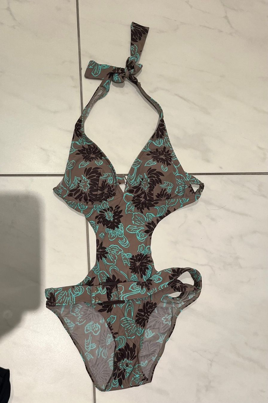 Badekleider & Bikinis: Monokini - Cut out Badeanzug (3 Stk.) – Gebraucht aus Adligenswil von Panda1234 1
