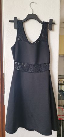 Amisu Kleid, Schwarz, Grösse 36, mit Spitze,