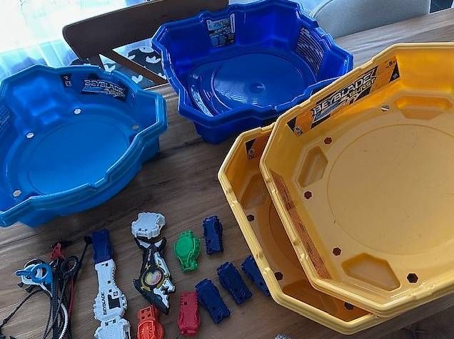 Spielzeuge: Beyblade Burst Set: 23 Original Kreisel + 4 Arenen – Gebraucht aus Marbach SG von Sonni81 2
