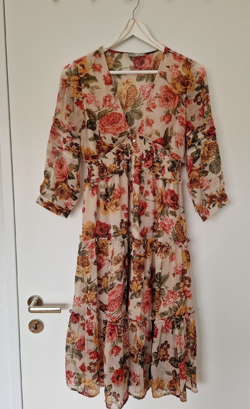 Stradivarius Vestiti: Schönes Blumenkleid – Usato da Winterthur venduto da jamz77d