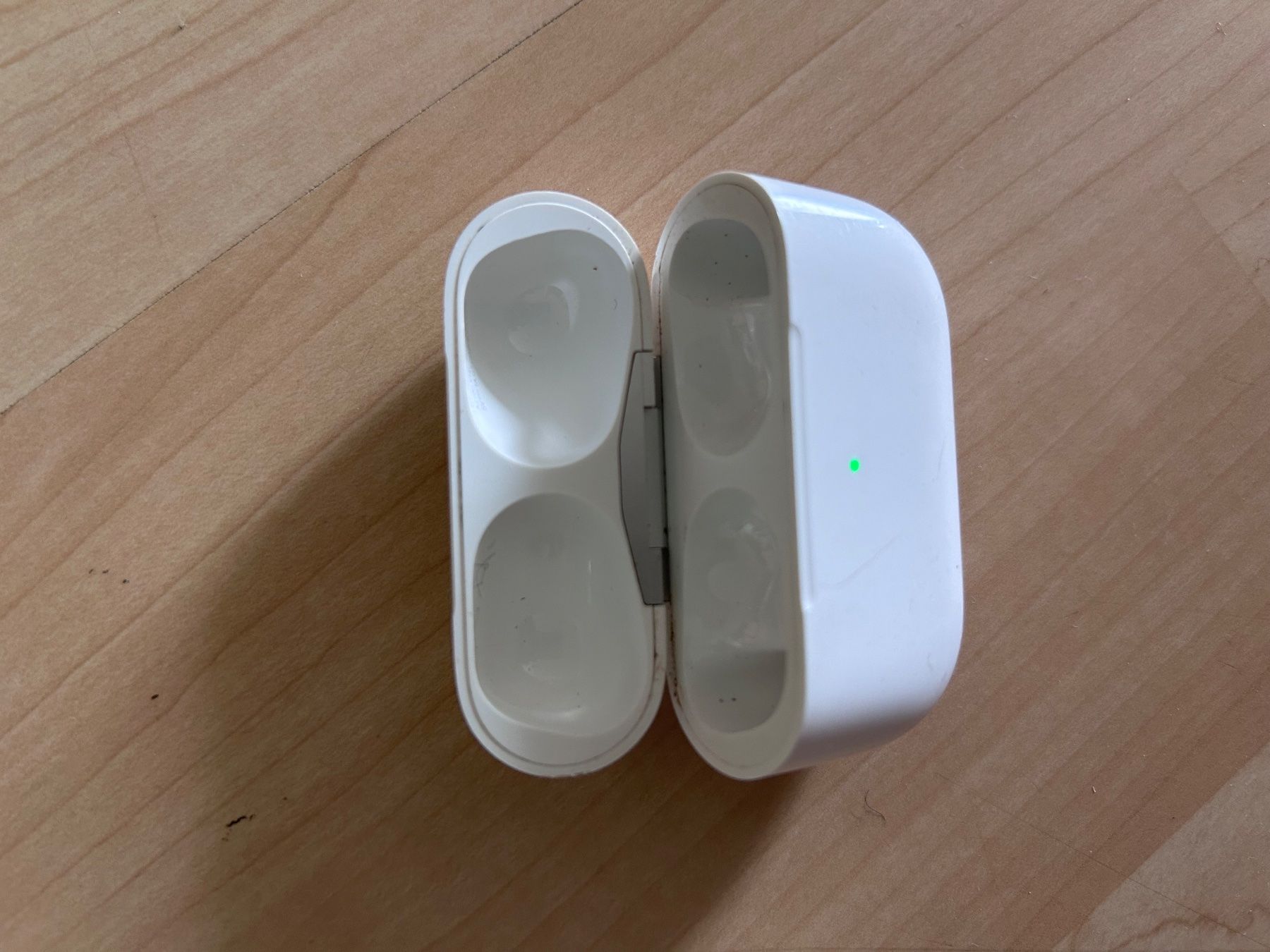 Kopfhörer: APPLE AirPods Pro 1 Charging Case – Gebraucht aus Zürich von rah_xnr8