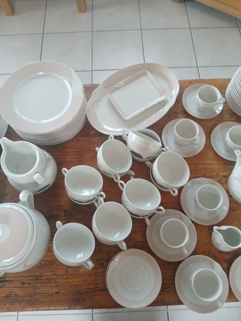 Geschirrsets: Beau Service de table  Schirnding – Gebraucht aus Corcelles-Payerne von evalyne 2